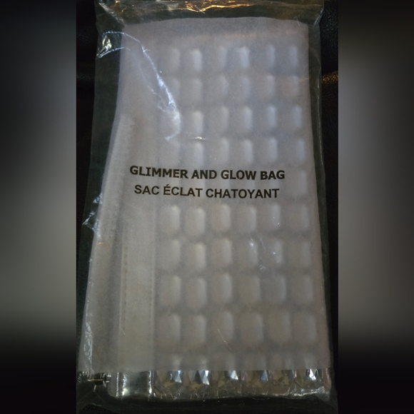 mark. Metallic Silver Wristlet Clutch 8"×4" - Picture 5 of 5